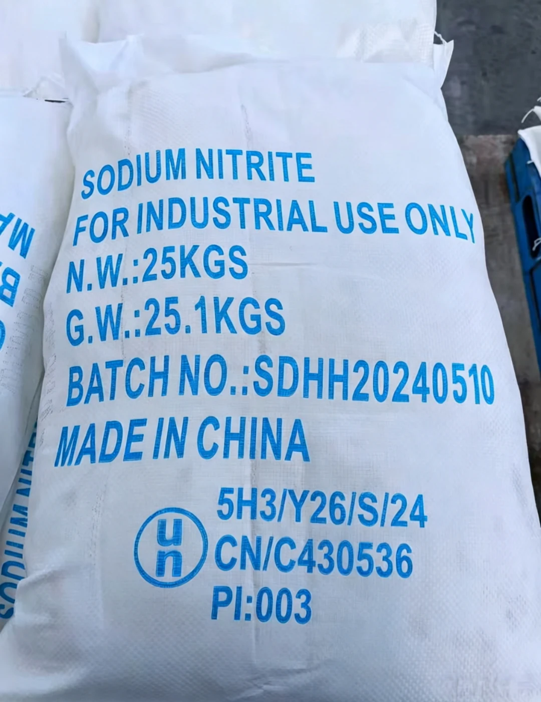 sodium-nitrite-industrial-25kg-bag.webp